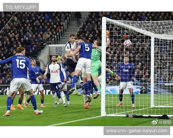 热刺角球演变为禁区内的绝佳抢点 热刺角球演变为禁区内的绝佳抢点